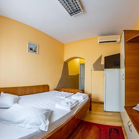 Motel Dasiana Тыргу-Жиу Экстерьер фото