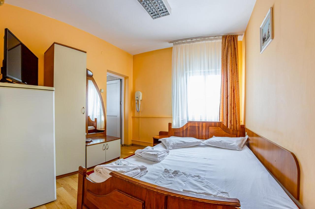 Motel Dasiana Тыргу-Жиу Экстерьер фото