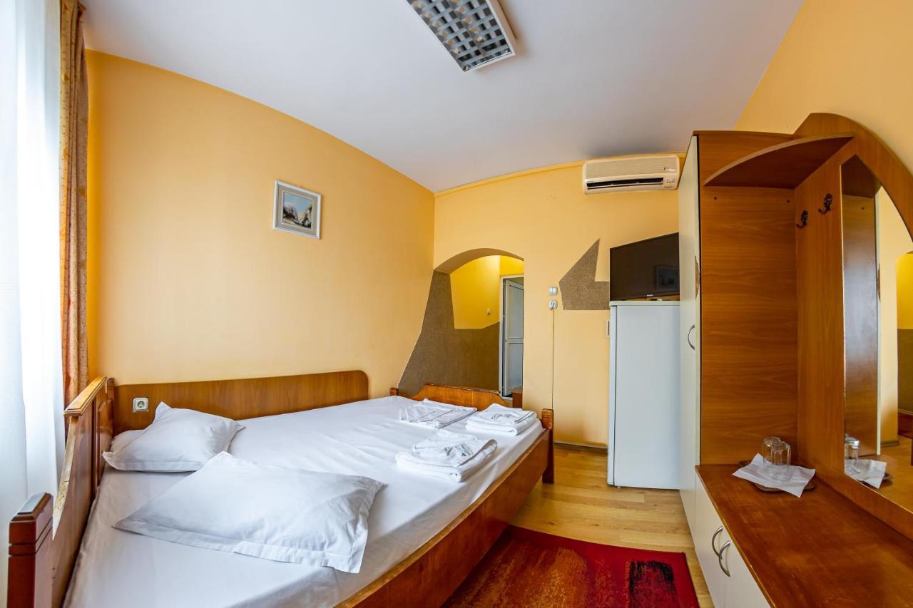 Motel Dasiana Тыргу-Жиу Экстерьер фото