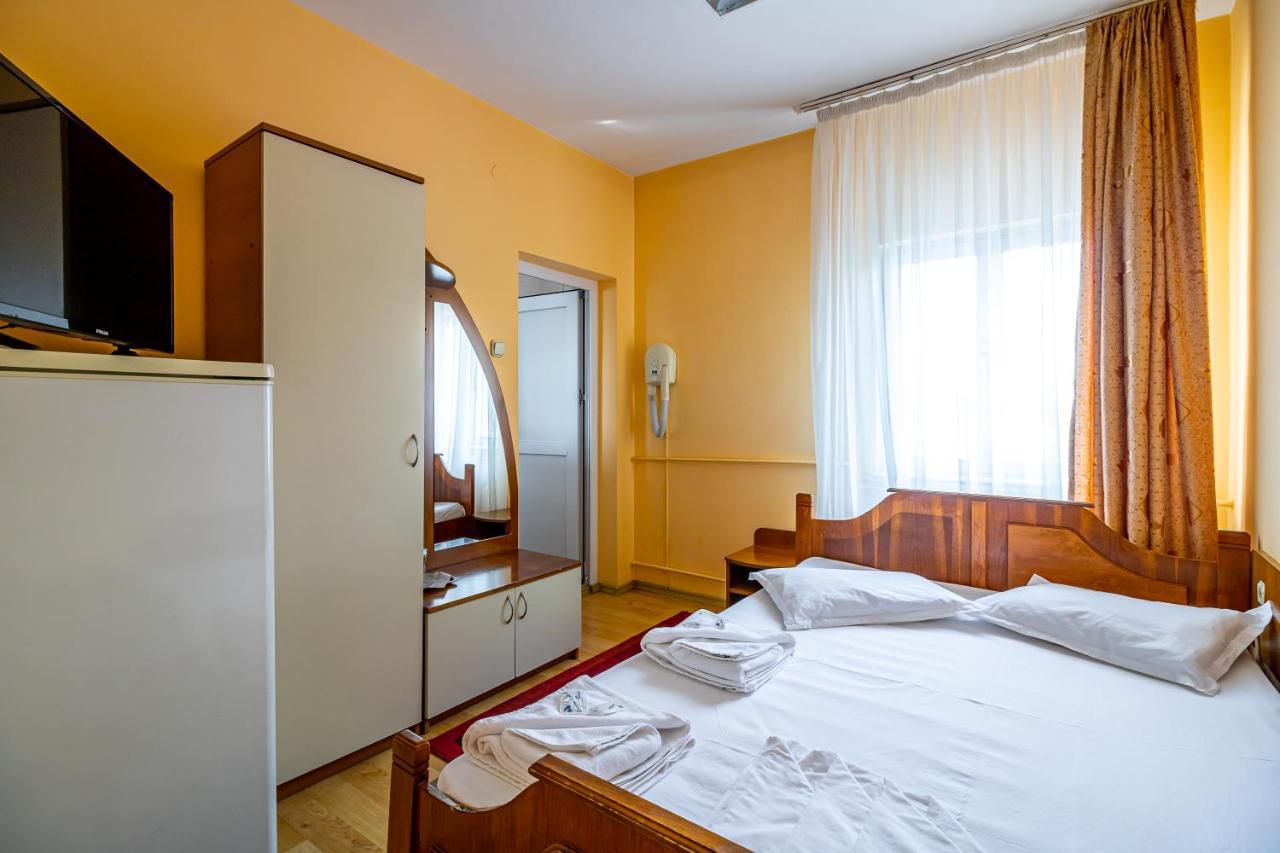 Motel Dasiana Тыргу-Жиу Экстерьер фото